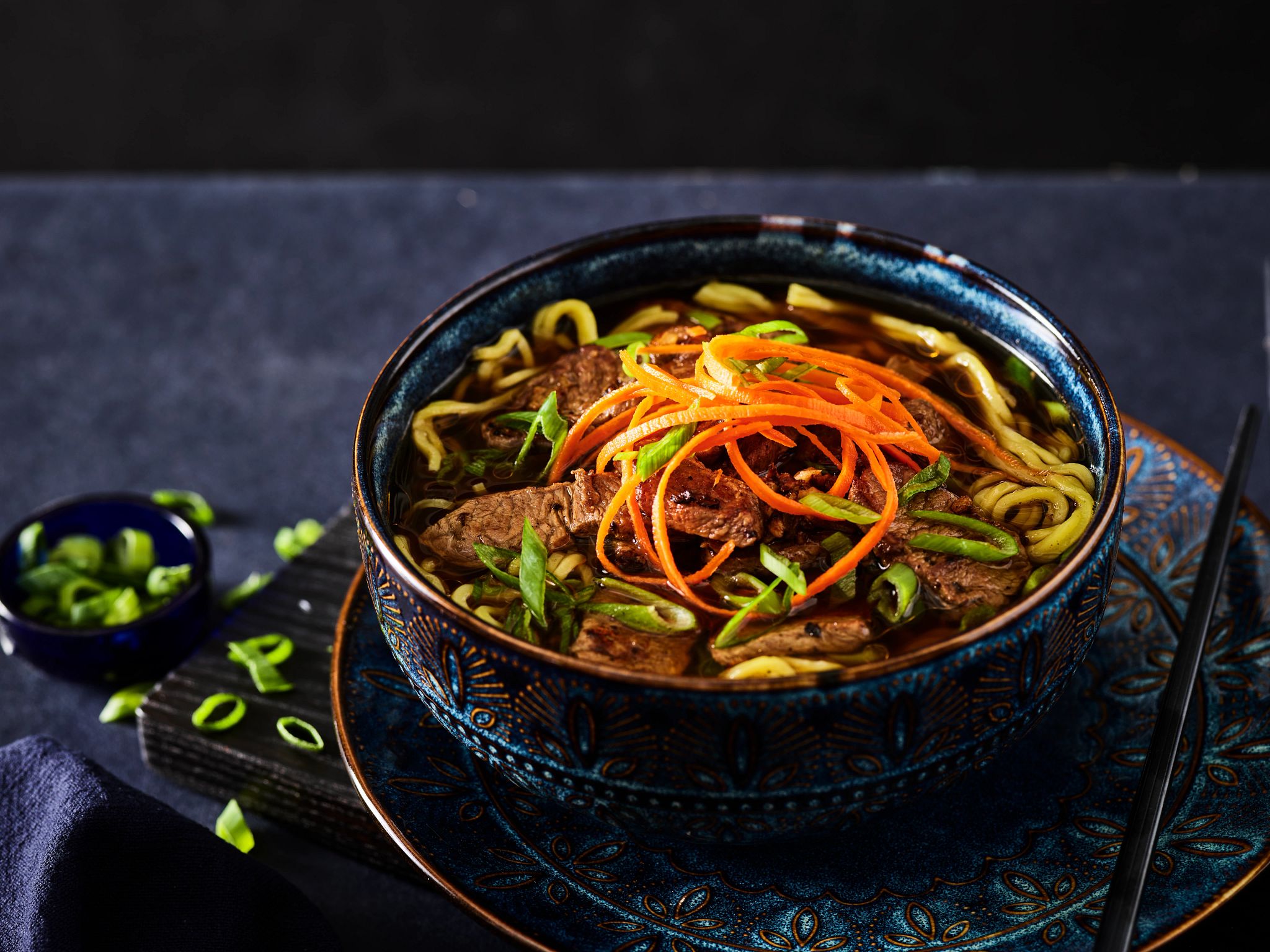 Ginger Beef & Noodle Bowls : Strauss Brands