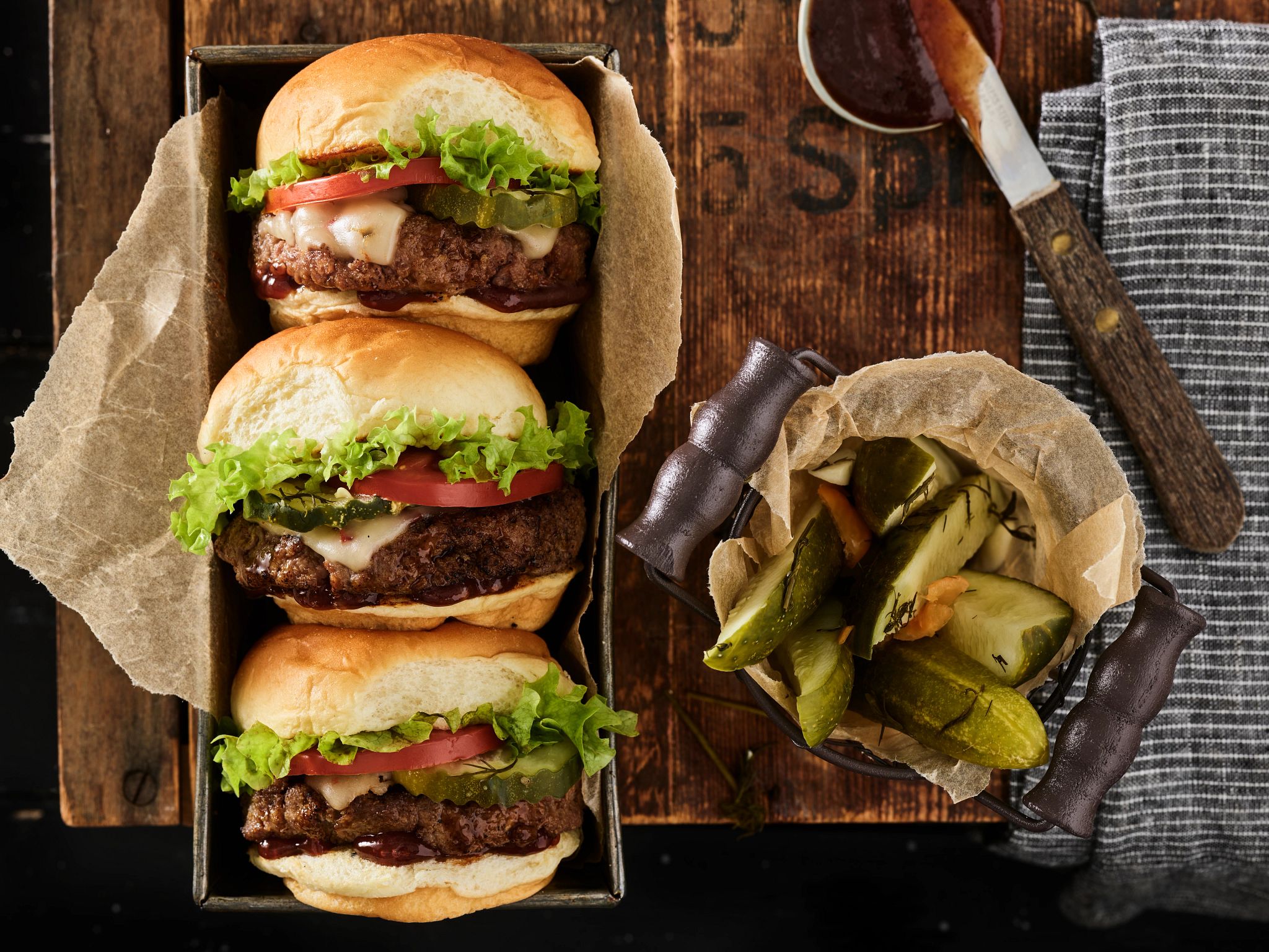 Spicy Cheeseburger Sliders : Strauss Brands