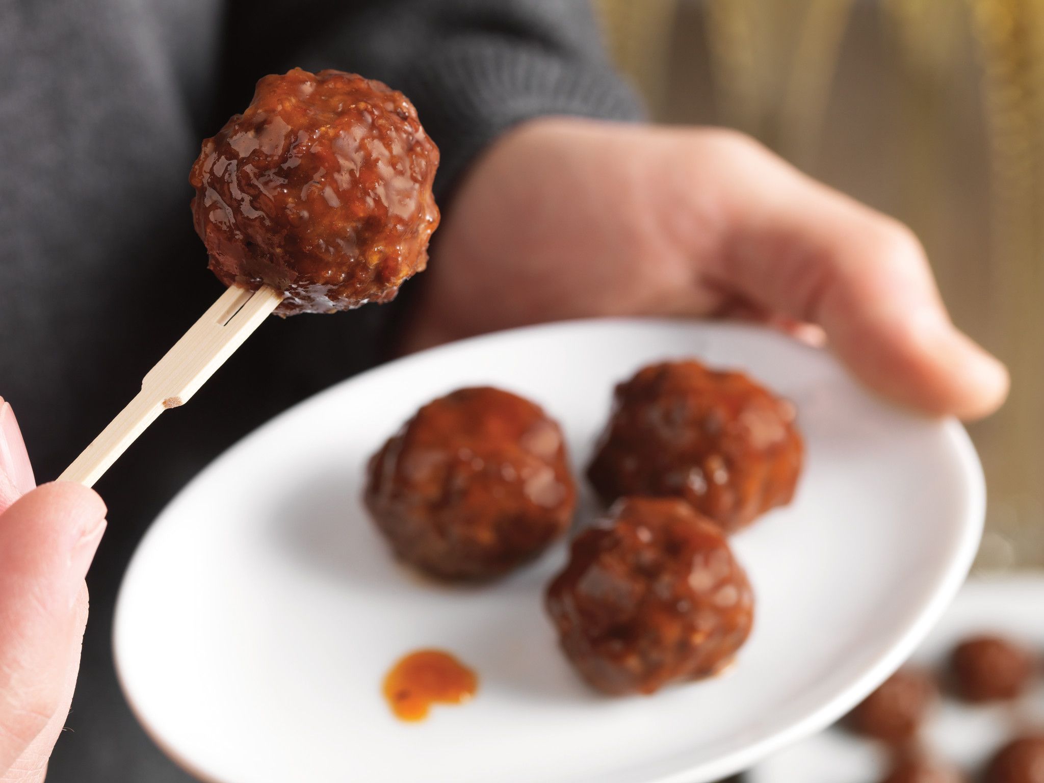 Mini Meatballs with Apricot Dipping Sauce : Strauss Brands